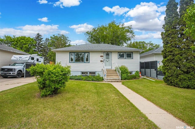 421 P Avenue N, Saskatoon